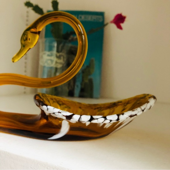 Vintage > MCM Hand Blown Amber Art Glass Spotted Swan Bowl Dish - Picture 6 of 10